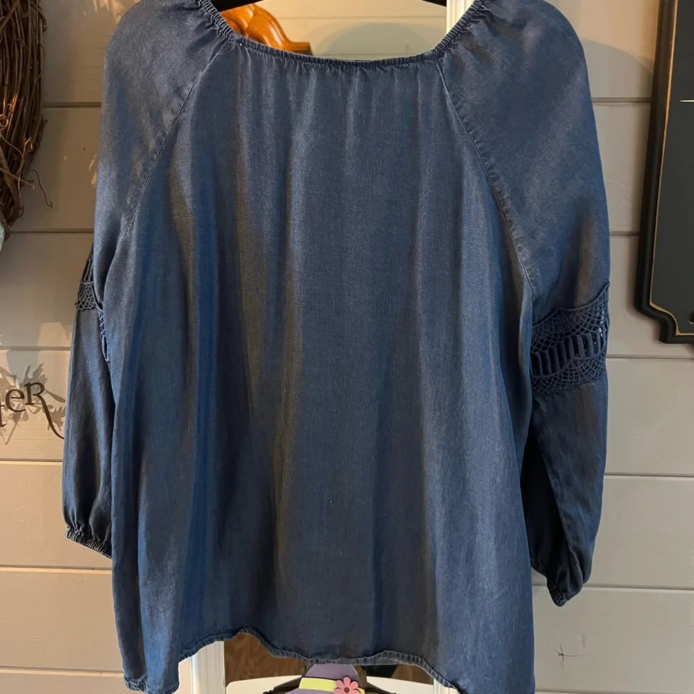 Chic Blue Lace Detail Blouse - Picture 7 of 11